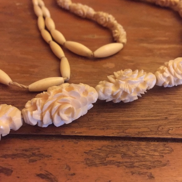 Beautiful hand crafted ivory necklace - Picture 6 of 7